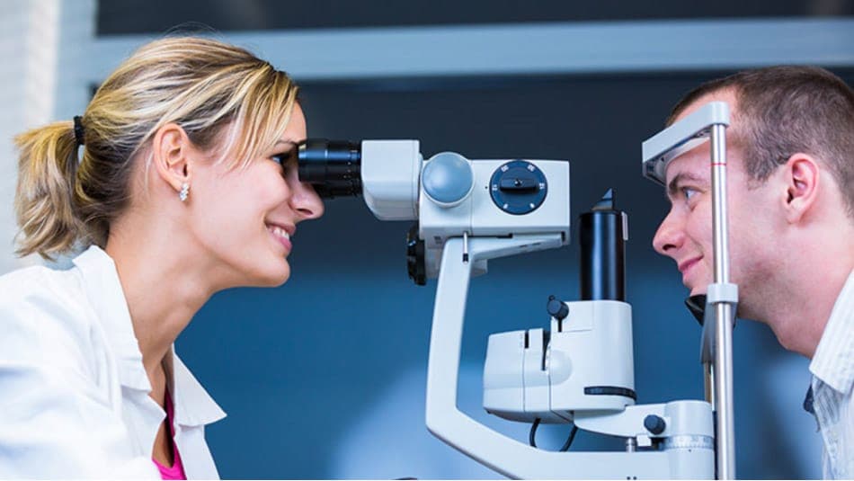 Послеоперационный контроль лазерной коррекции зрения